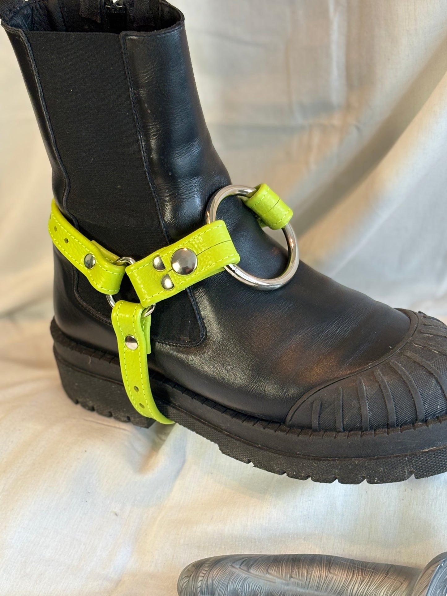 Boot Harness Strapon - Acid Green Leather