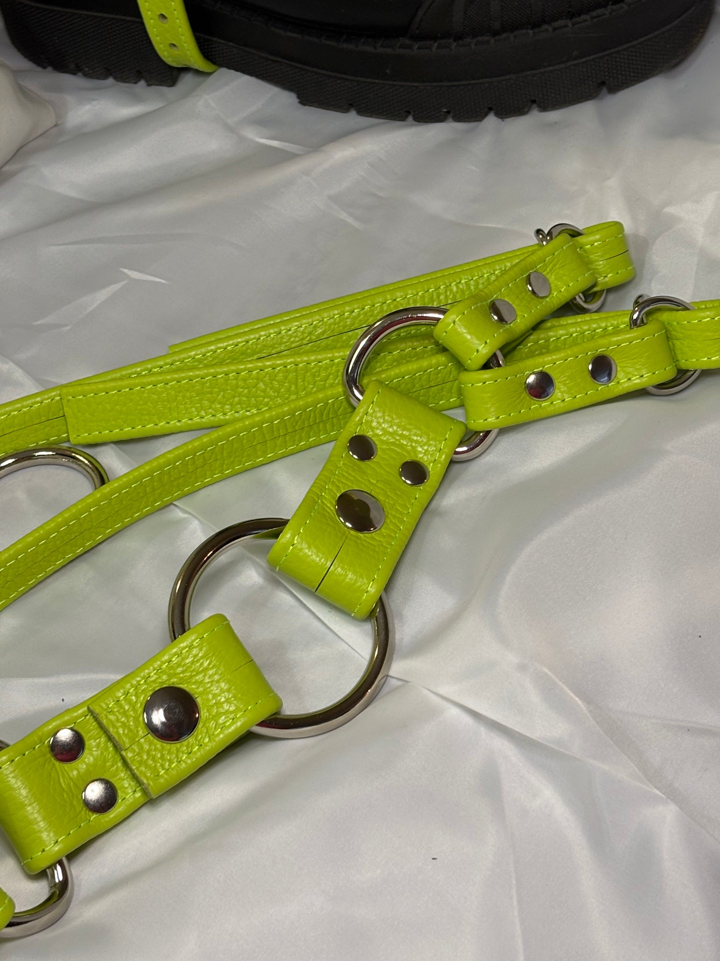 Thigh Harness - Strapon - Acid Green Leather - Size Inclusive
