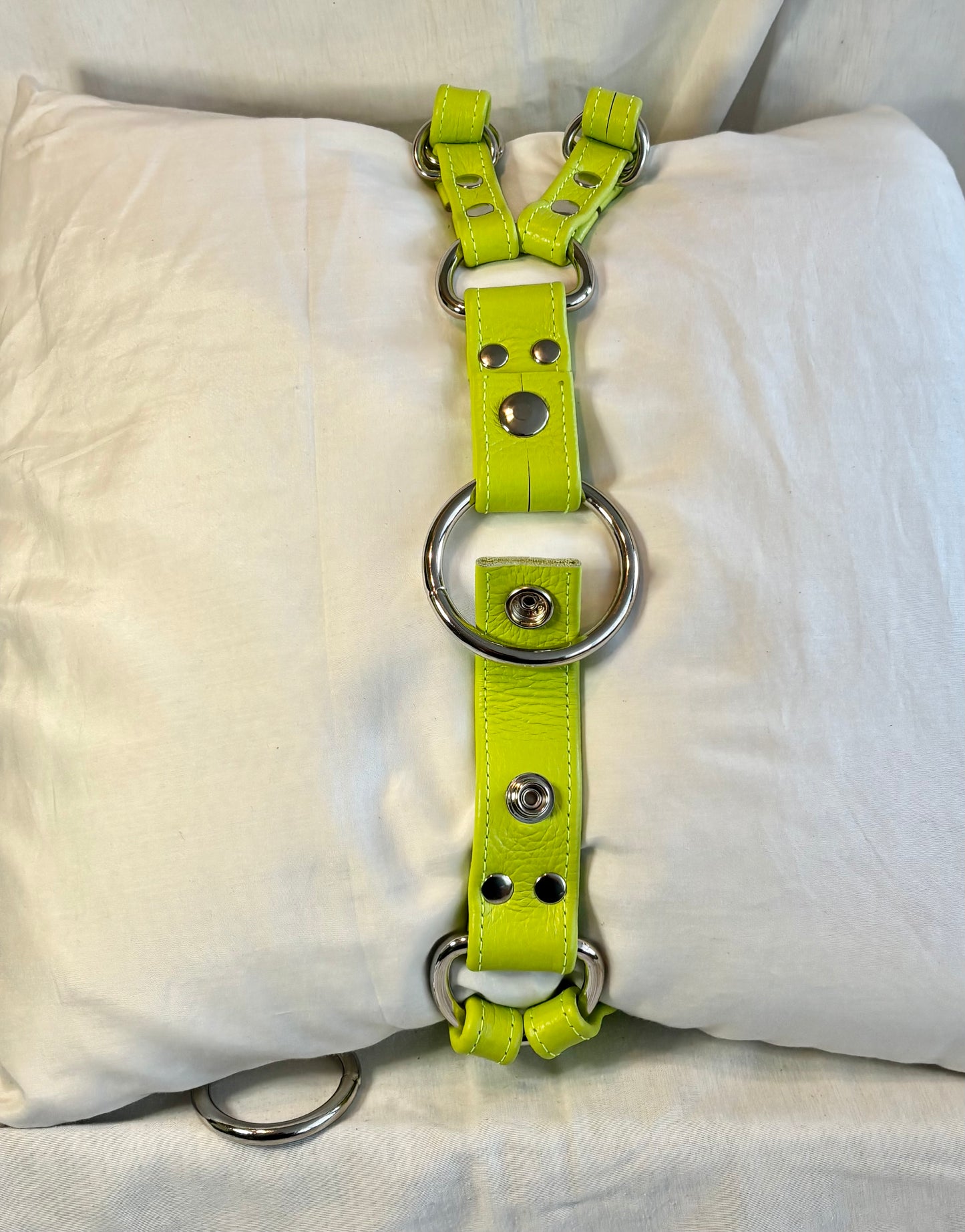 Thigh Harness - Strapon - Acid Green Leather - Size Inclusive