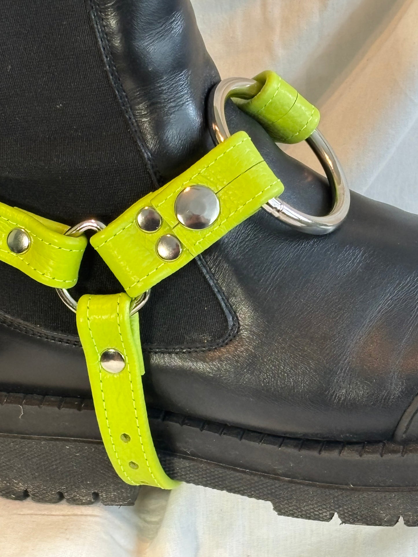 Boot Harness Strapon - Acid Green Leather