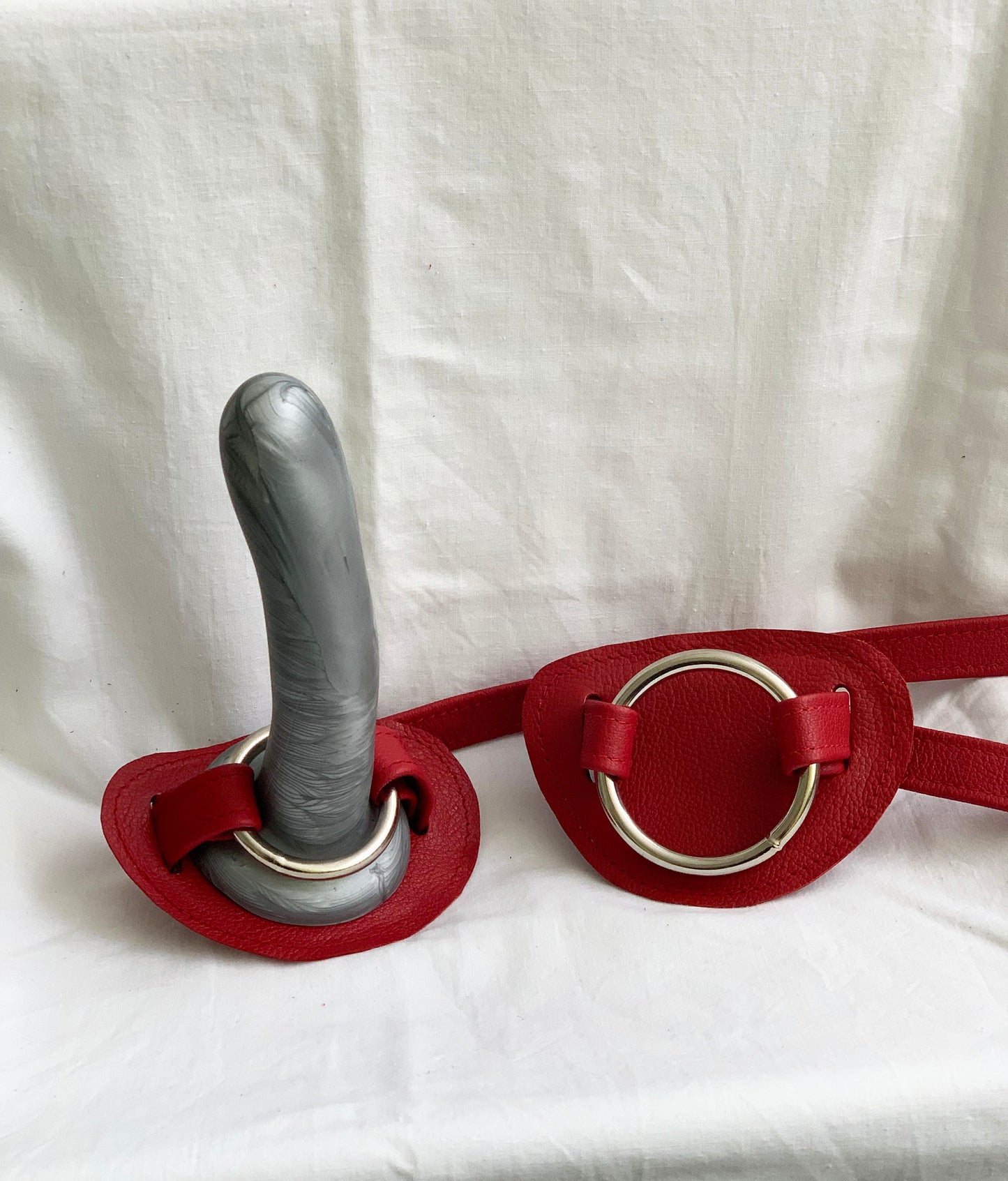 Hand Strapon Harness (Knucklefucker) - Red Leather (One Size)